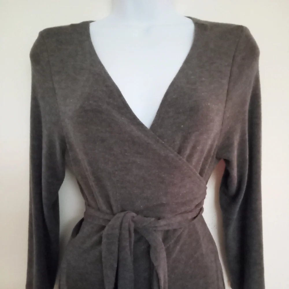 NWT🎁 FREE GIFT IS INCLUDED 🎁 Wrap Dress V- Neck, High Split, Midi - Picture 2 of 13